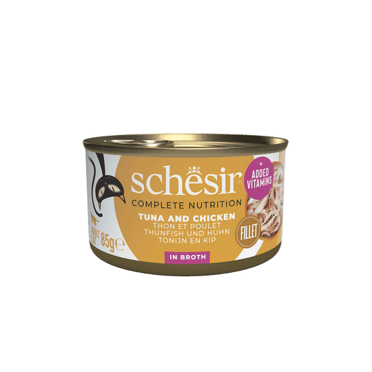 Schesir Lata Atún y filetes de pollo con caldo 85g alimento completo para gatos