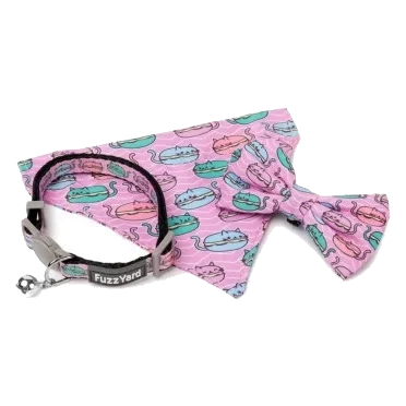 Collar para gatos FuzzYard Meowcarons con pajarita y bandana