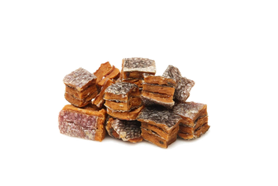 Cubos de salmón deshidratado para perros