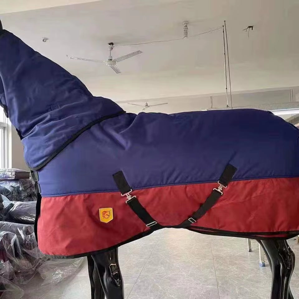 Manta impermeable de invierno para caballo con capucha