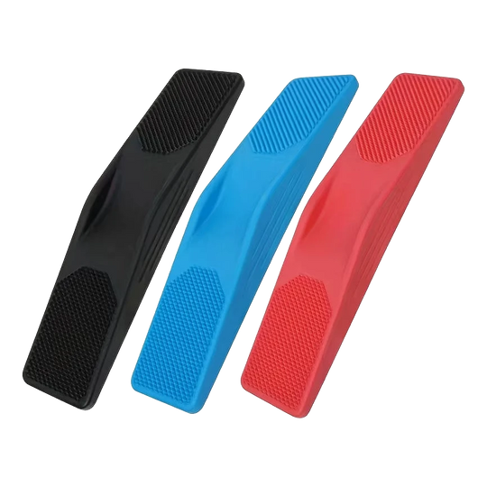 Rasqueta de silicona para caballos en rojo, azul y negro